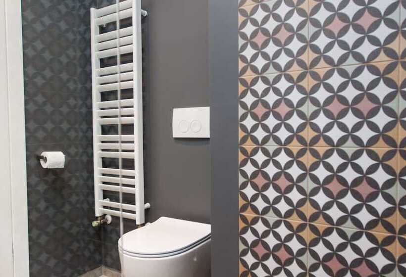 Rooms And Apartments Glossy