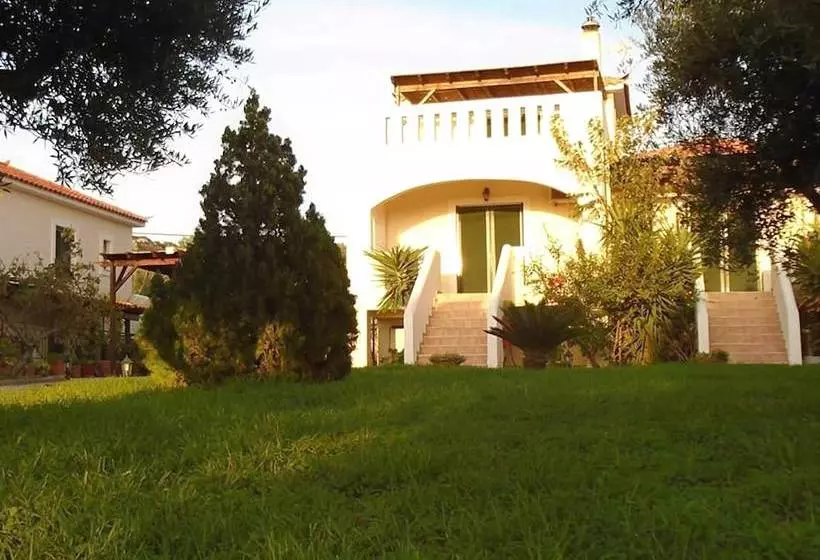 Tompras Village