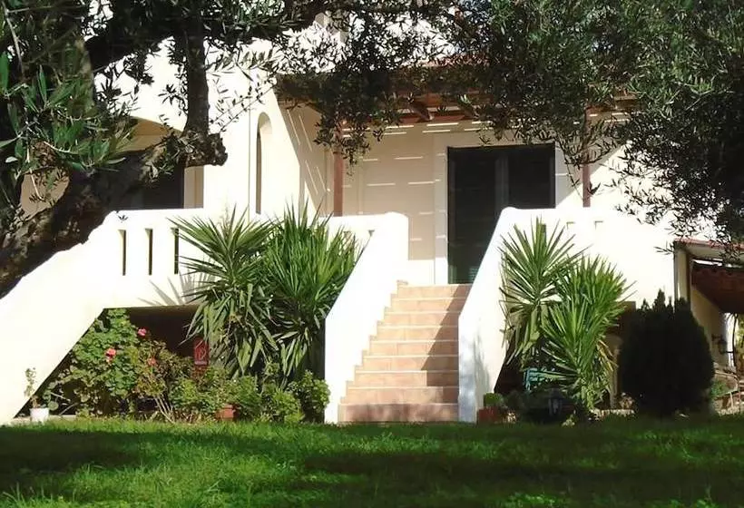 Tompras Village