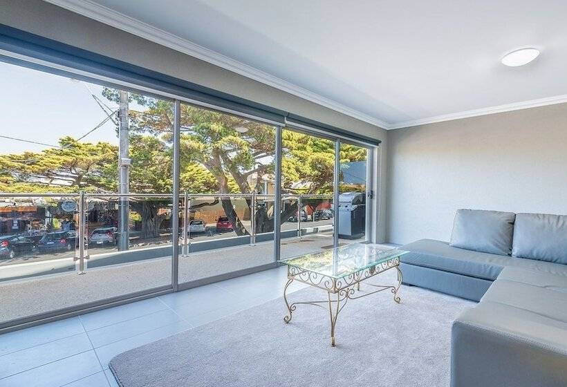 Thompson Avenue Apartments No.1