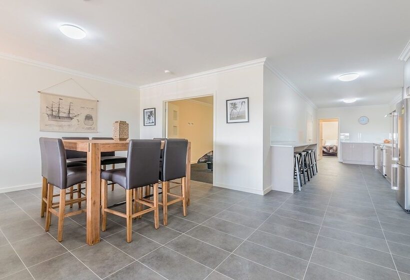 Thompson Avenue Apartments No.1