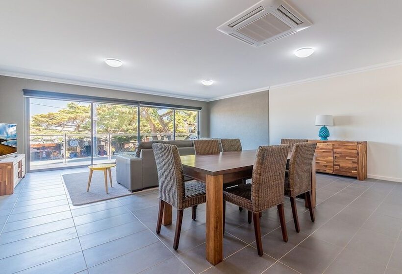 Thompson Avenue Apartments No.1