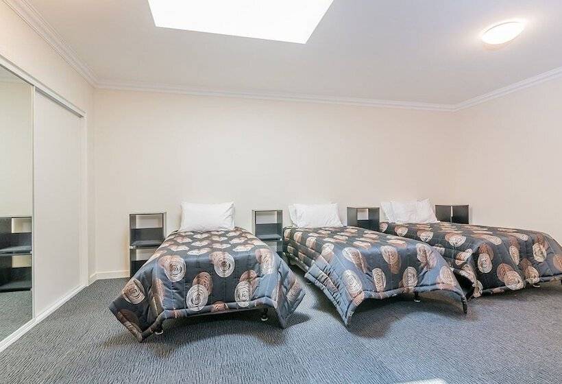 Thompson Avenue Apartments No.1