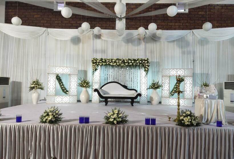 בית מלון כפרי Alhind Calicut Tower