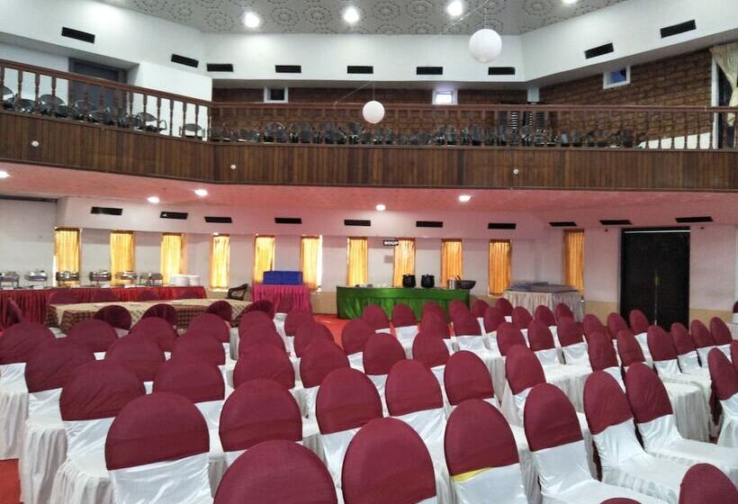 בית מלון כפרי Alhind Calicut Tower