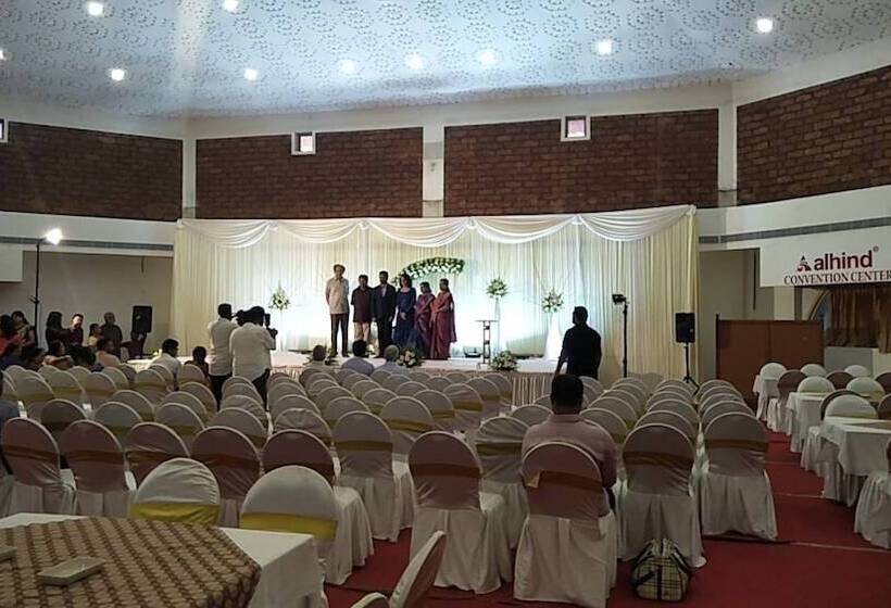 בית מלון כפרי Alhind Calicut Tower