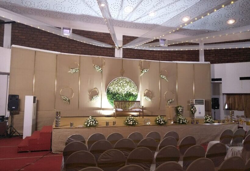 בית מלון כפרי Alhind Calicut Tower