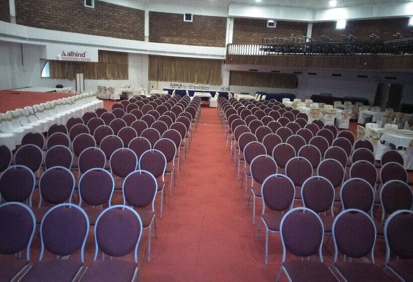 בית מלון כפרי Alhind Calicut Tower