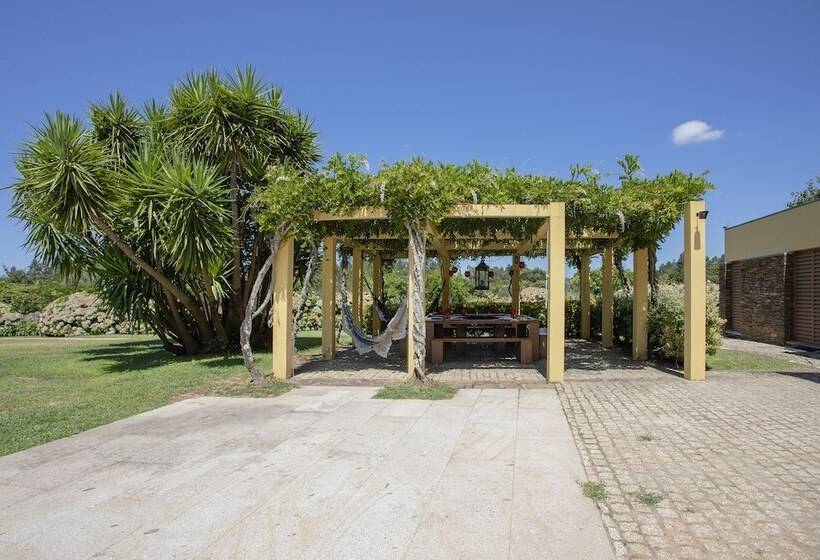 Liiiving Caminha Countryside Pool House