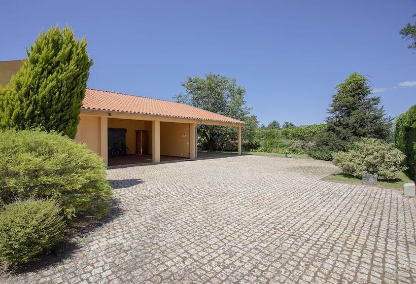 Liiiving Caminha Countryside Pool House