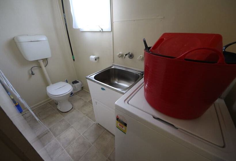 Muller S Cottage At Hat Head