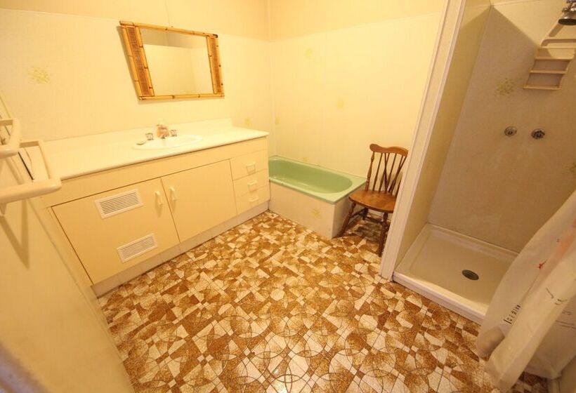 Muller S Cottage At Hat Head