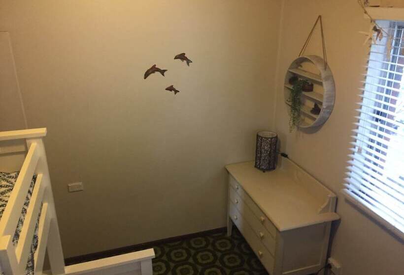 Muller S Cottage At Hat Head