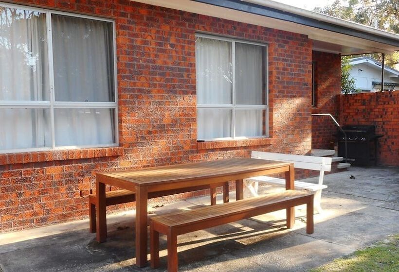 Muller S Cottage At Hat Head