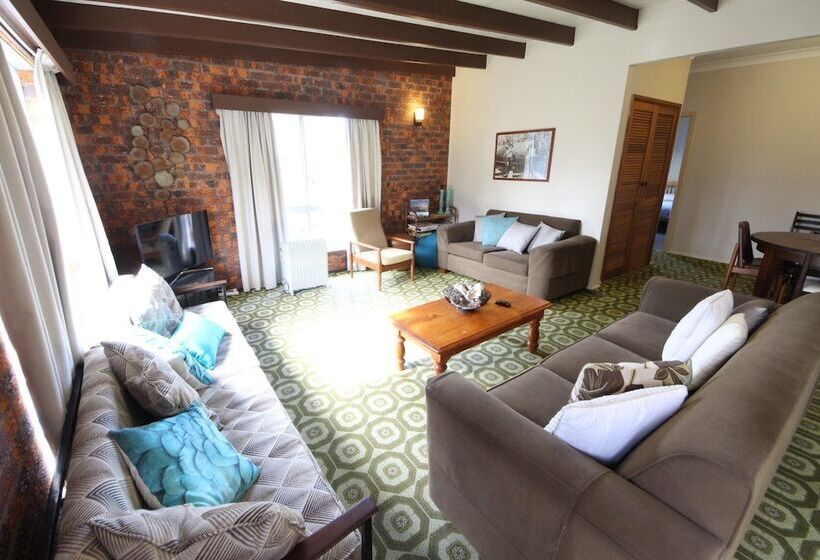 Muller S Cottage At Hat Head