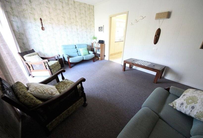 Muller S Cottage At Hat Head