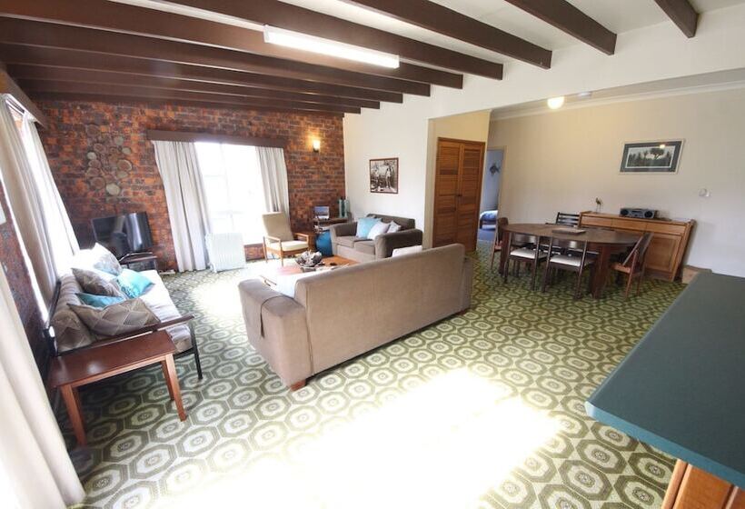 Muller S Cottage At Hat Head