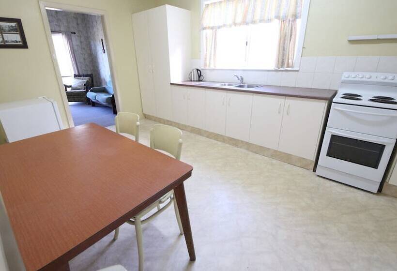 Muller S Cottage At Hat Head