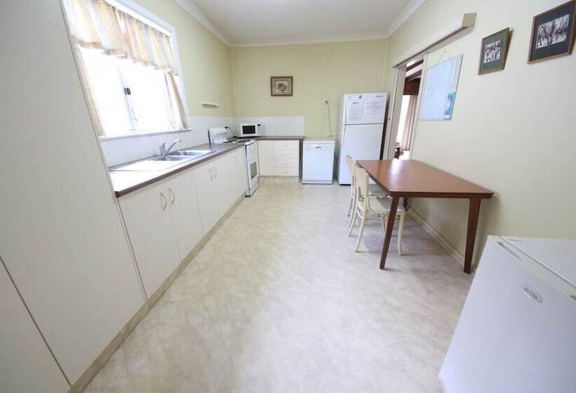 Muller S Cottage At Hat Head