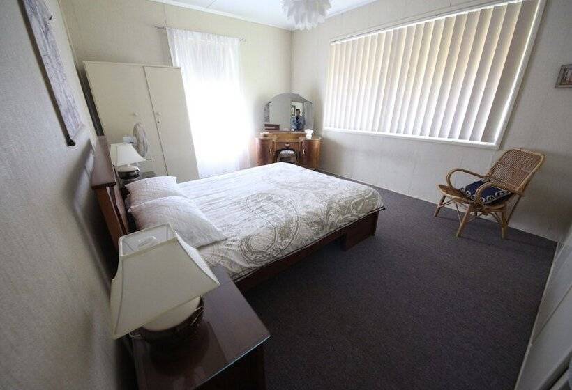 Muller S Cottage At Hat Head