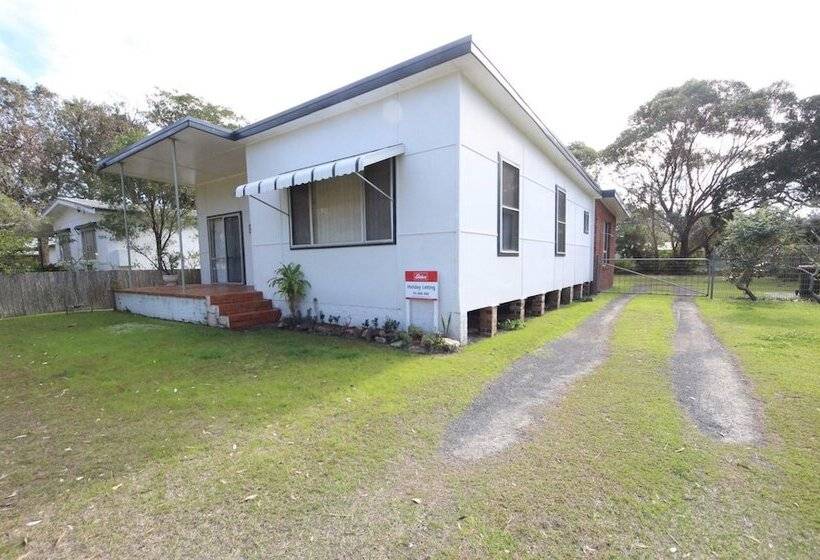 Muller S Cottage At Hat Head