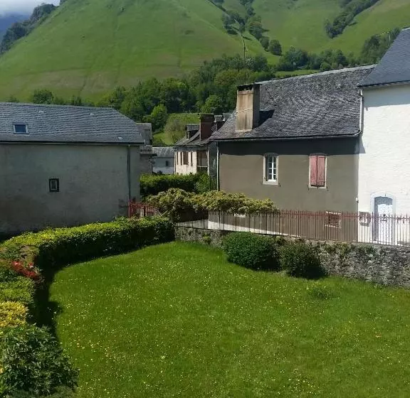 Retkeilymaja Gite Chaneü