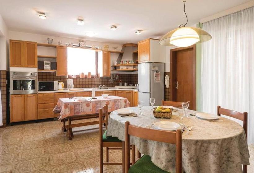 Apartments Biserka 1495