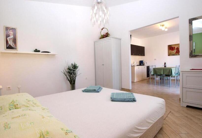 Apartments Nadia 1493