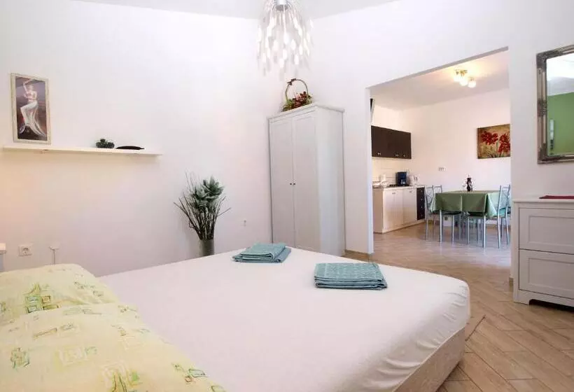 Apartments Nadia 1493