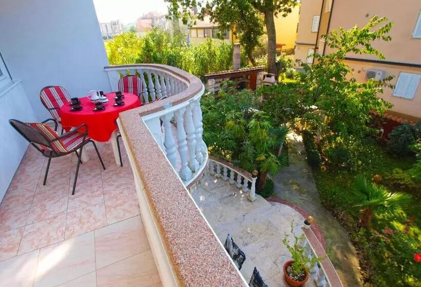 Apartments Nadia 1493