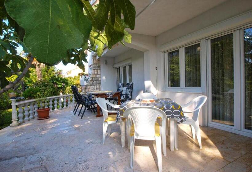 Apartments Nadia 1493