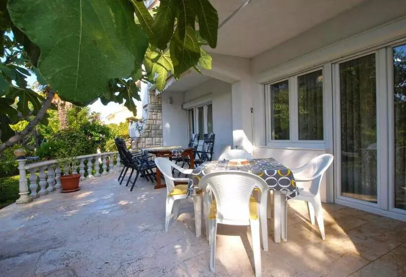 Apartments Nadia 1493