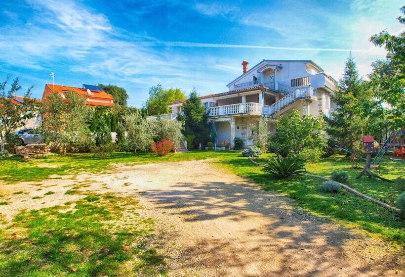 Apartments Nadia 1493