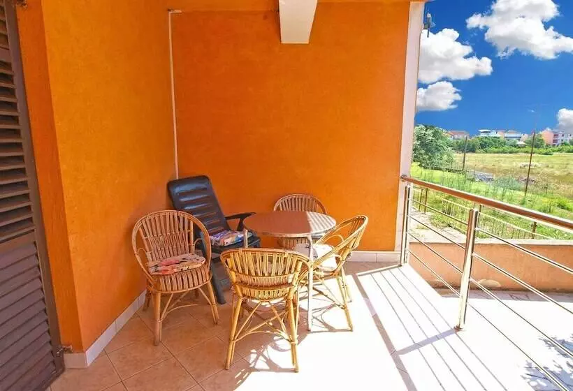 Apartments Orange 709