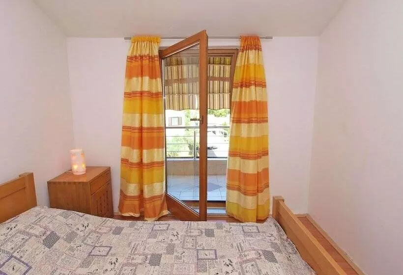 Apartments Orange 709