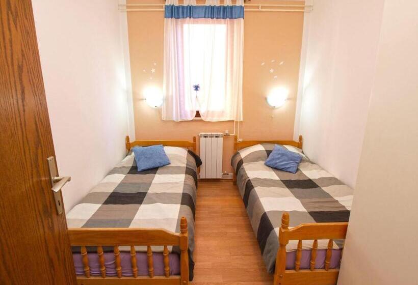 Apartments Orange 994