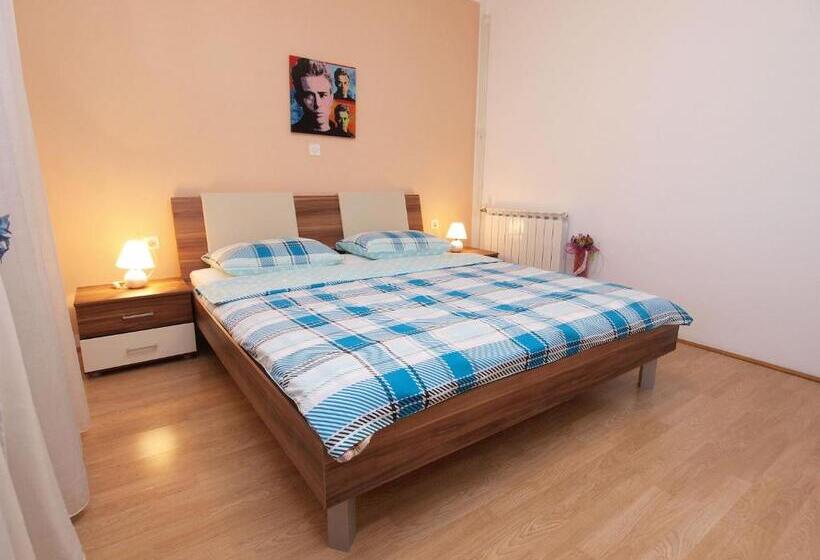 Apartments Orange 994