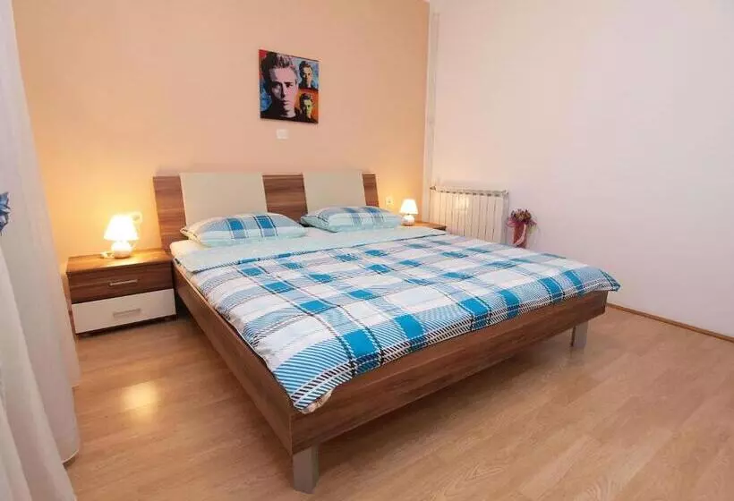 Apartments Orange 994