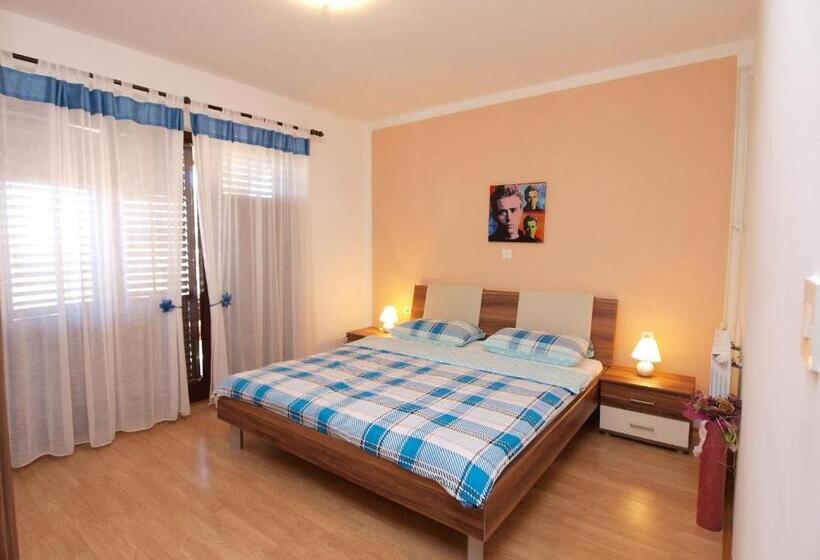 Apartments Orange 994