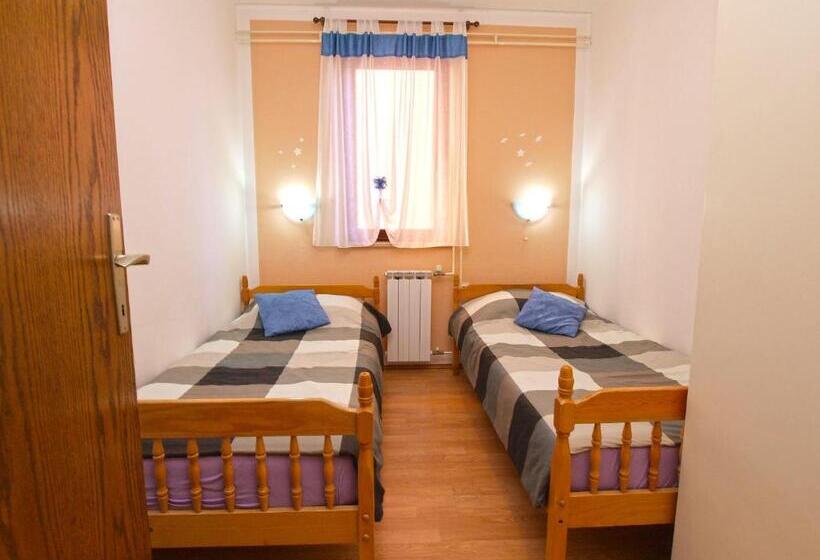 Apartments Orange 994