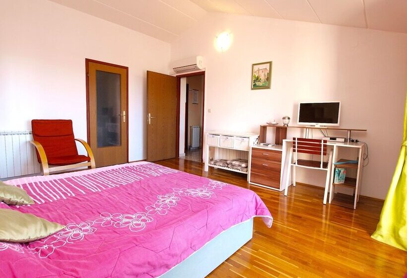 Apartments Orange 994