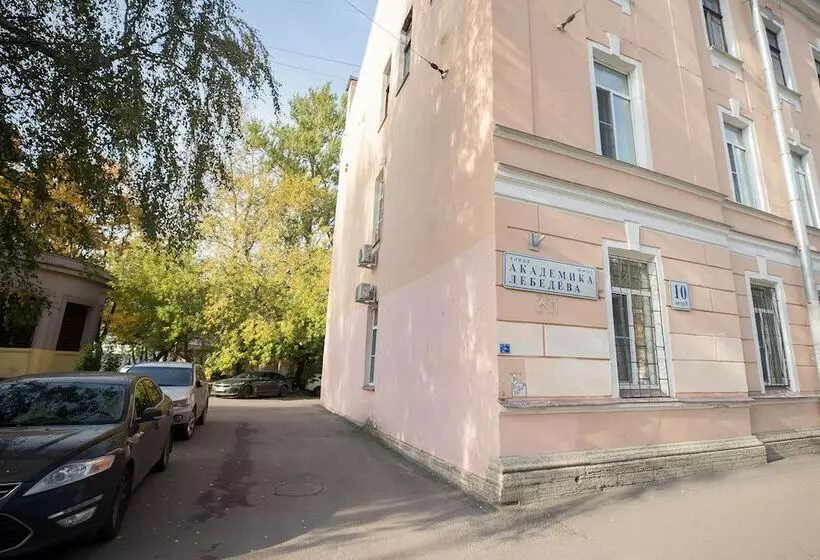 ホテル Apartments On Lebedeva 10v