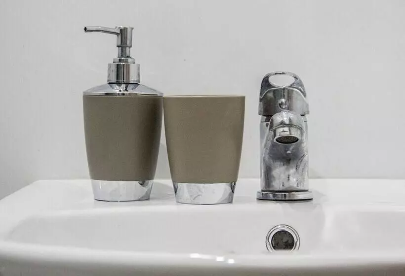 ホテル Apartments On Lebedeva 10v