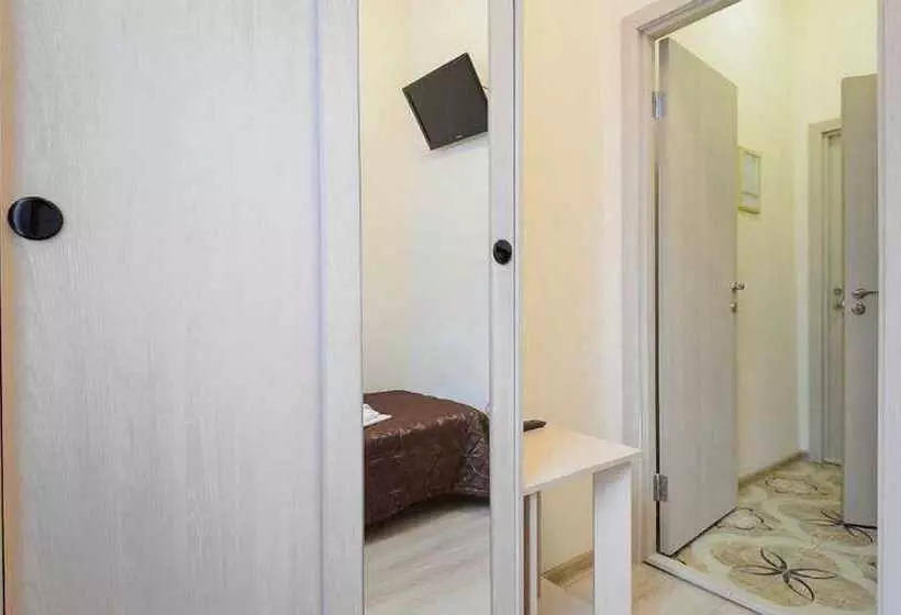 ホテル Apartments On Lebedeva 10v