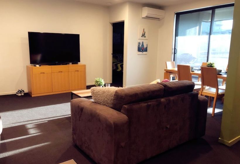 Port Melbourne Beach Front Apartment