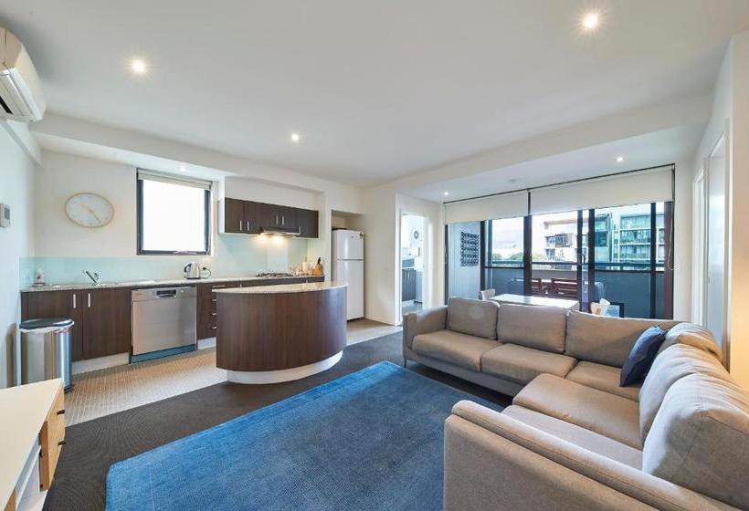Port Melbourne Beach Front Apartment