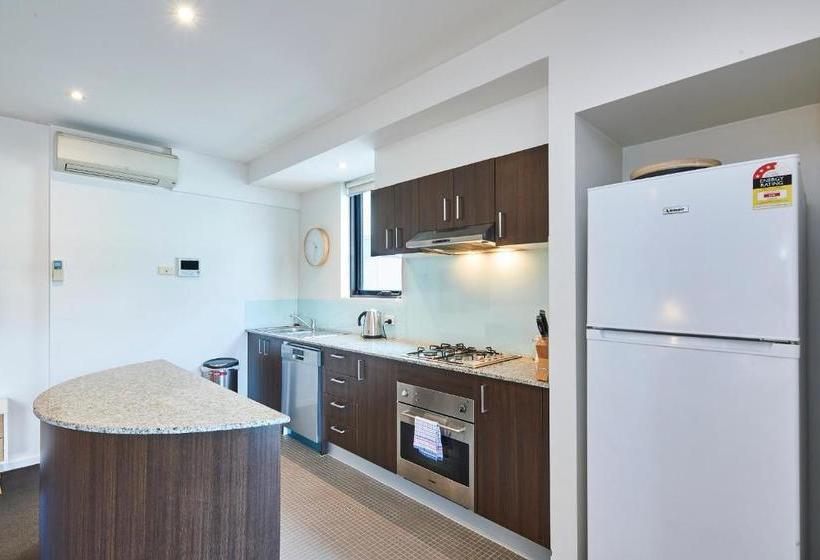 Port Melbourne Beach Front Apartment