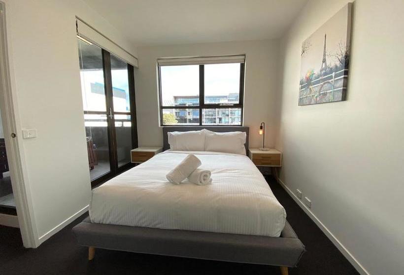 Port Melbourne Beach Front Apartment
