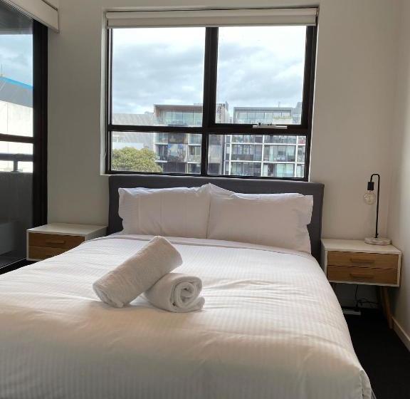 Port Melbourne Beach Front Apartment