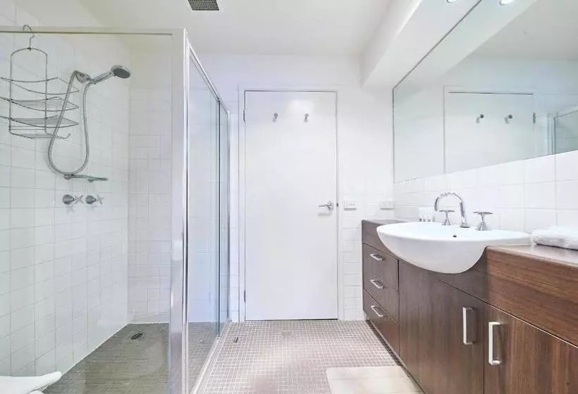 Port Melbourne Beach Front Apartment